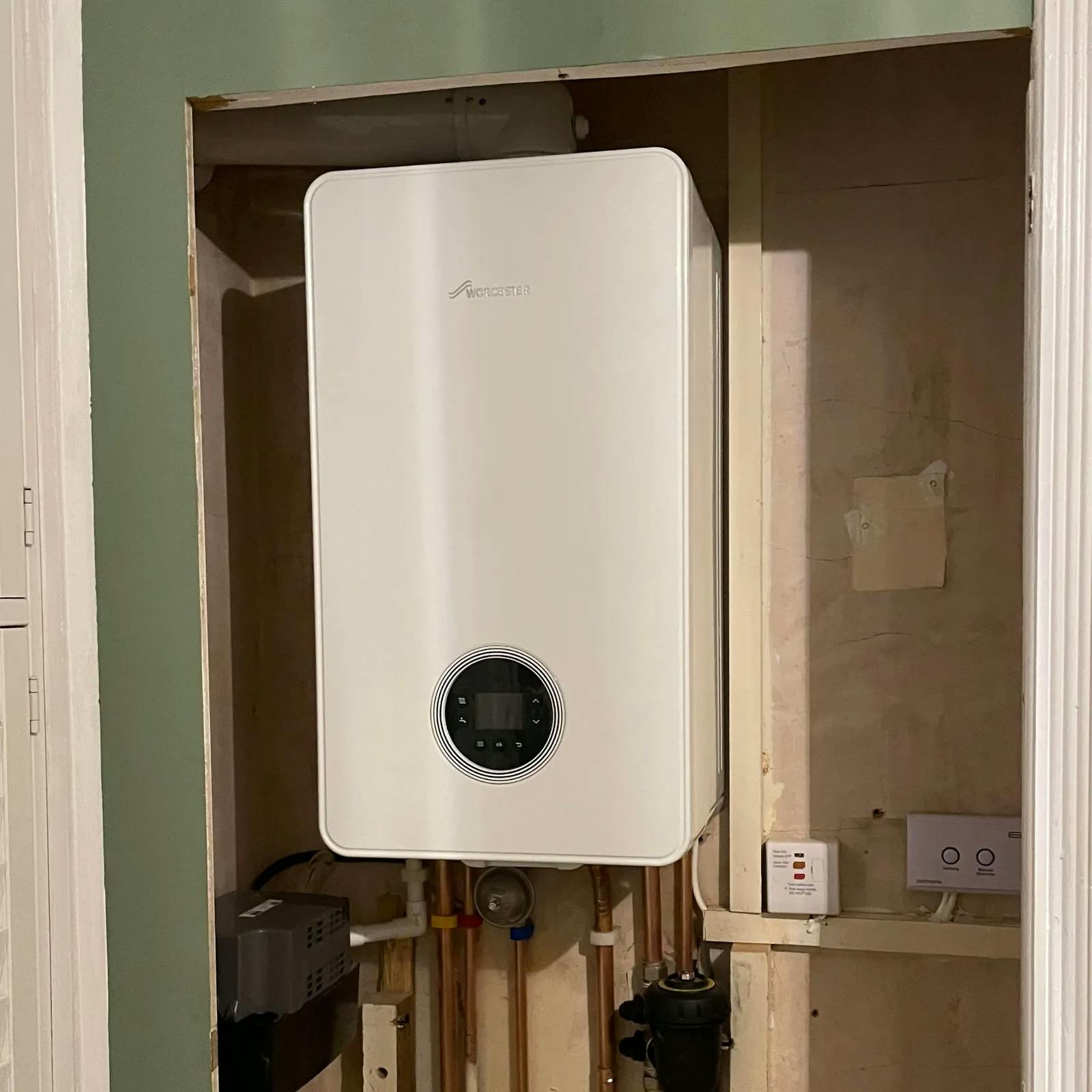 "I thought replacing my boiler would be time-consuming and complicated - but with BOXT, it only took about 20 minutes of my time" - Ideal Home, 5* review